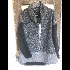 Adorable casual sweater- great with leggings/boots